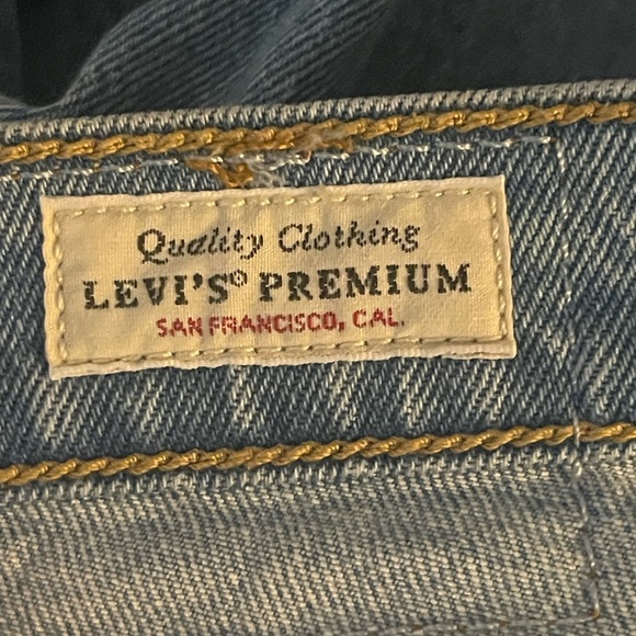 LEVI WOMEN'S HIGH RISE WEDGIE STRAIGHT JEANS LIGHT WASH DISTRESSED HOLE SZ 25x28 - Picture 10 of 12